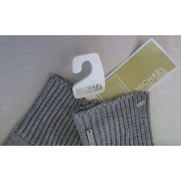 Michael Kors 538506 Women's One Size Gray Knit Gloves w/Silver Tone Logo Bar $58 - Picture 6 of 7